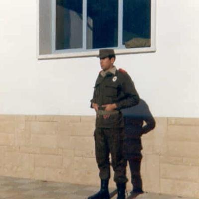 Con el uniforme hidrofugado